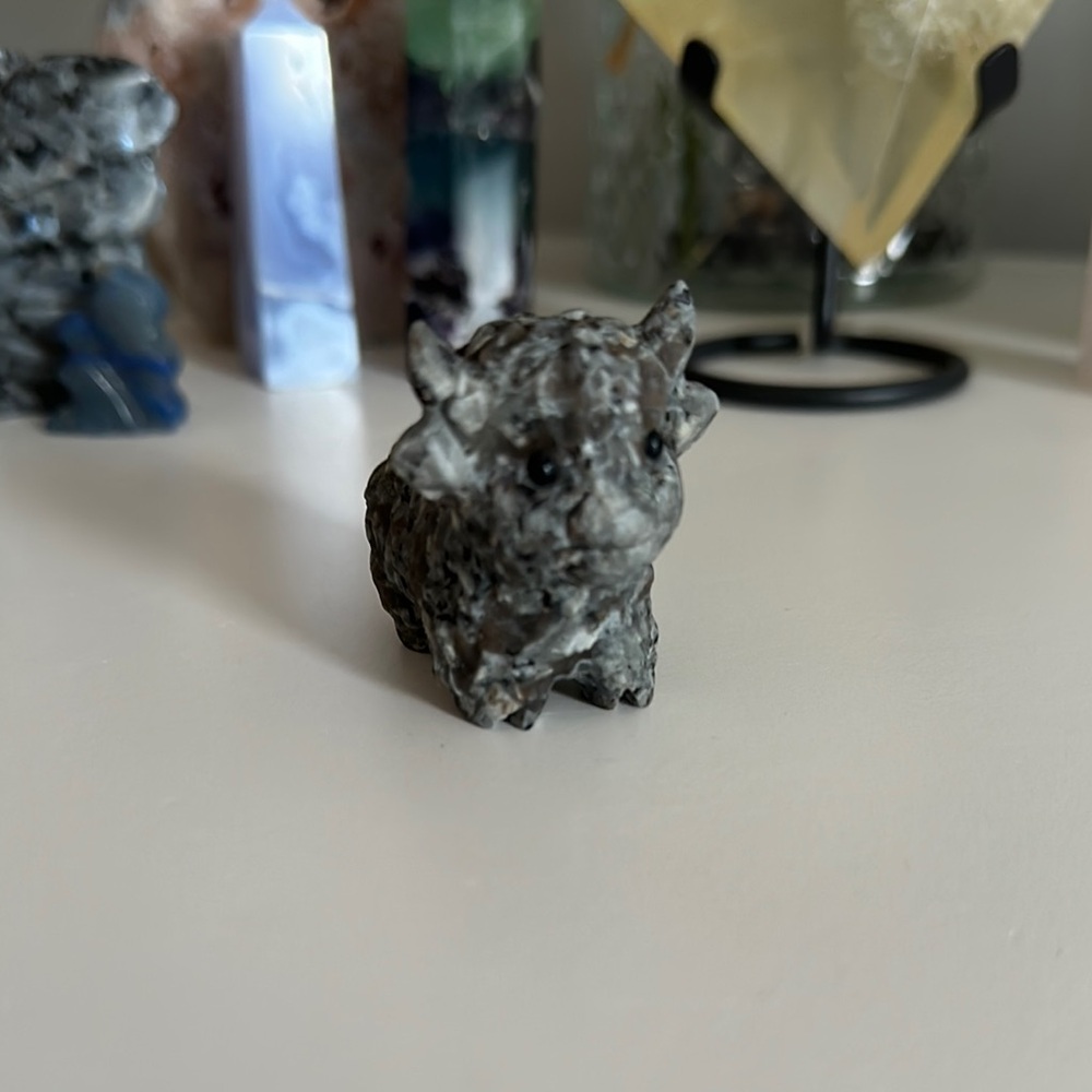 Yooperlite Small Highland Cow Carving